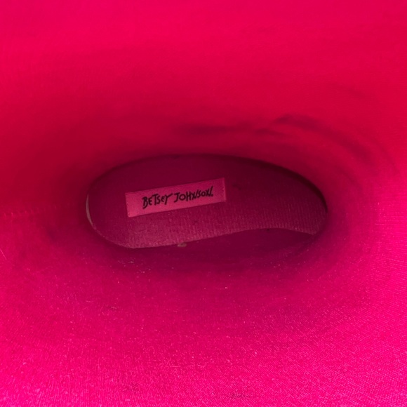 Authentic Betsey Johnson bubble gum pink rain boots! - Picture 3 of 7